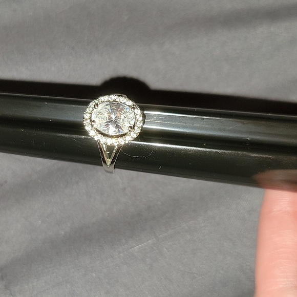 Oval Floating Halo Ring - Picture 3 of 7